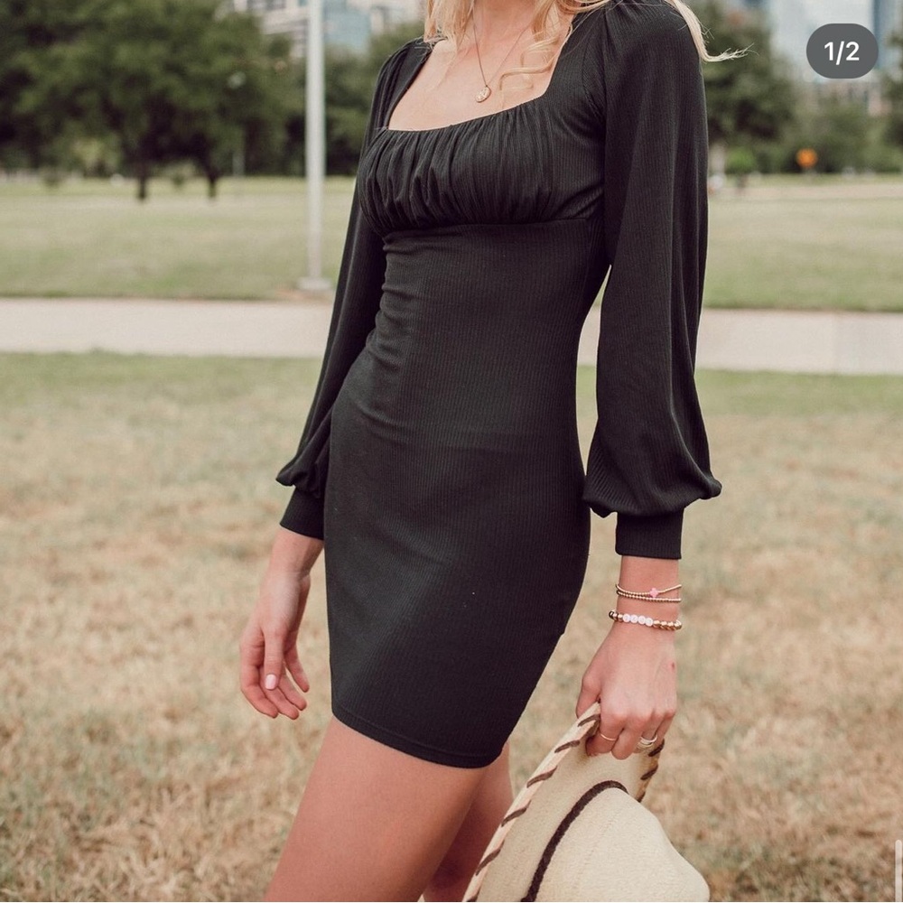 Black tight mini dress ; loose sleeves
